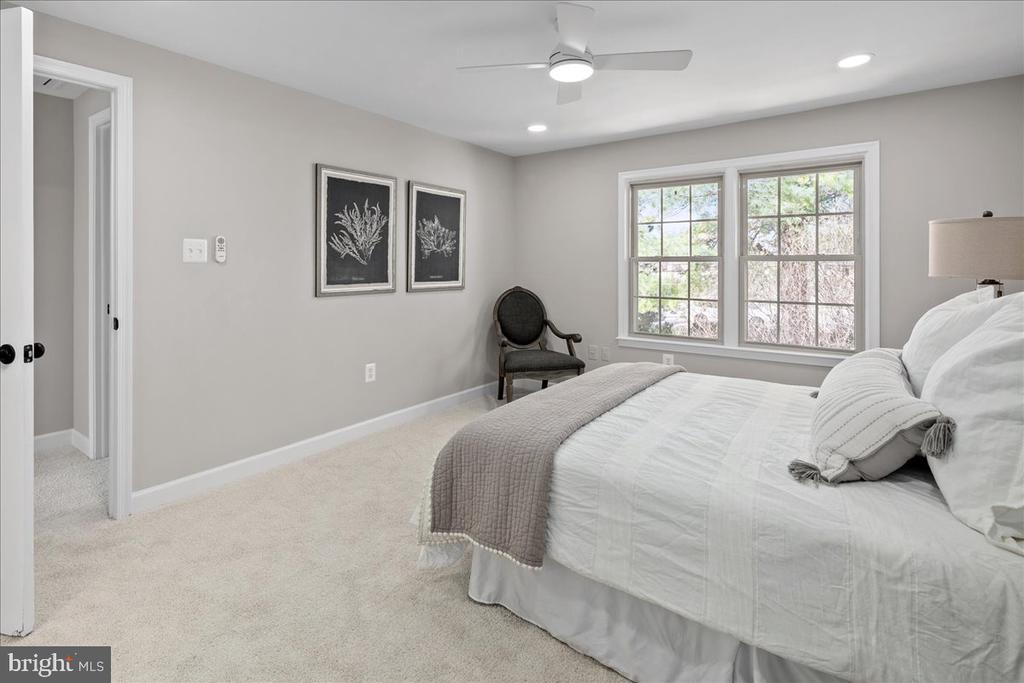 2872 SUTTON OAKS LANE