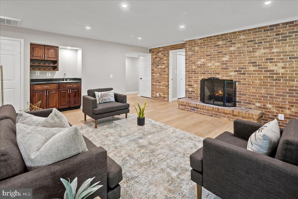 353 GALLOP WOOD PLACE