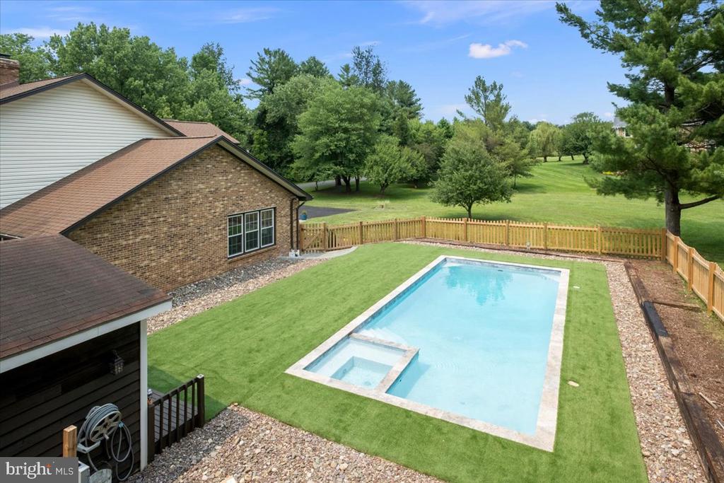 353 GALLOP WOOD PLACE
