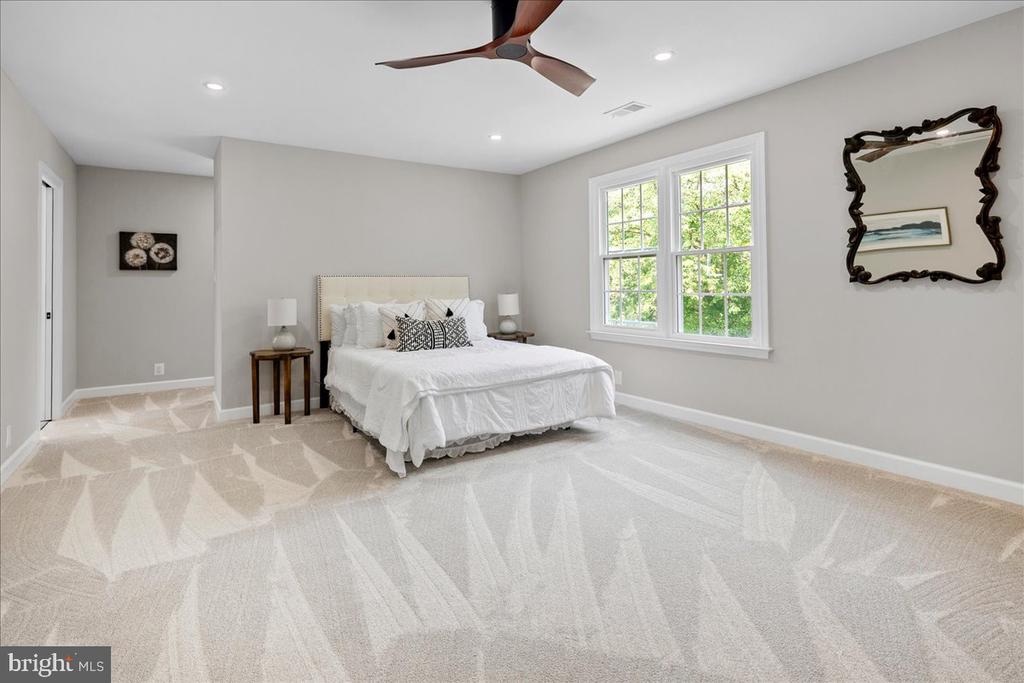 353 GALLOP WOOD PLACE