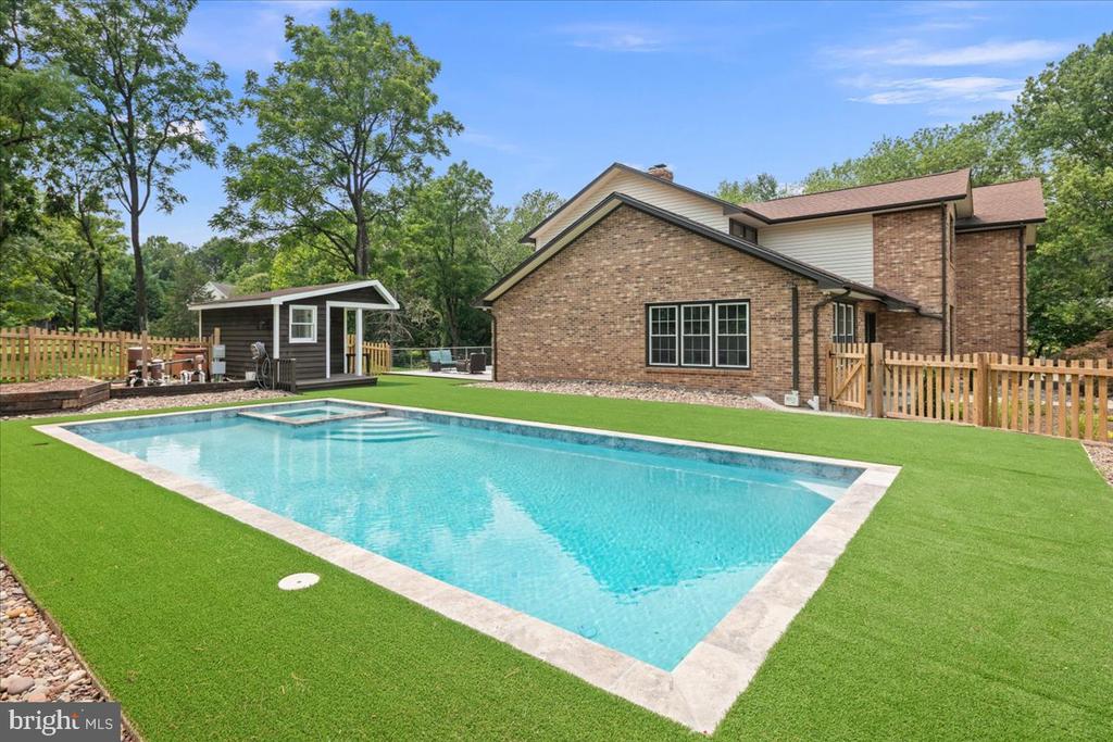 353 GALLOP WOOD PLACE