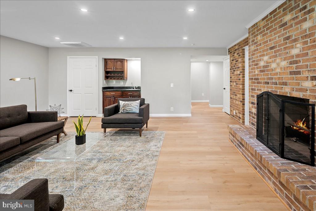 353 GALLOP WOOD PLACE