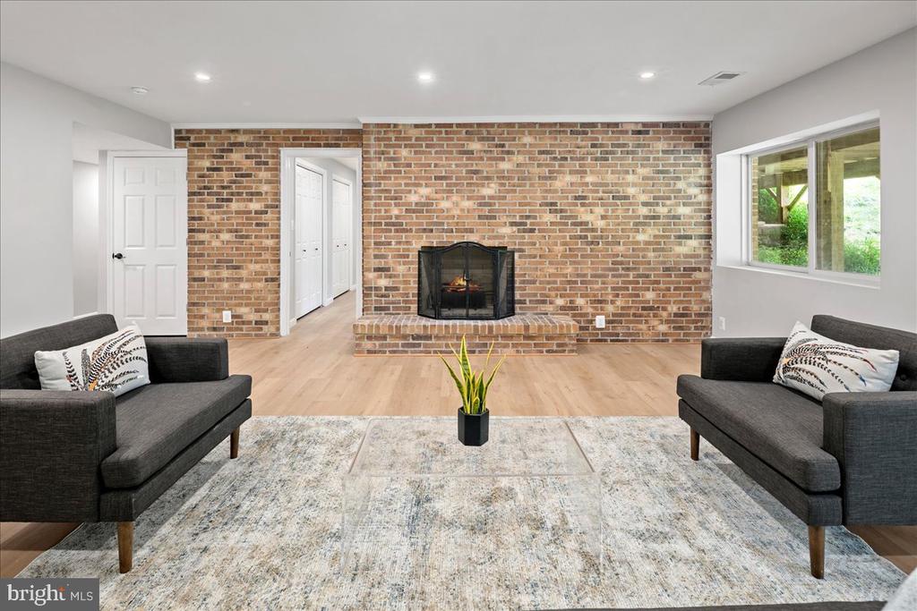 353 GALLOP WOOD PLACE
