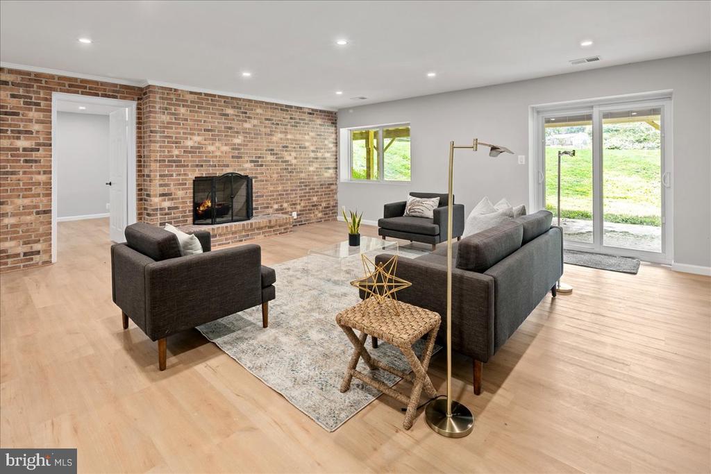 353 GALLOP WOOD PLACE