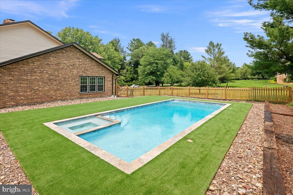 353 GALLOP WOOD PLACE