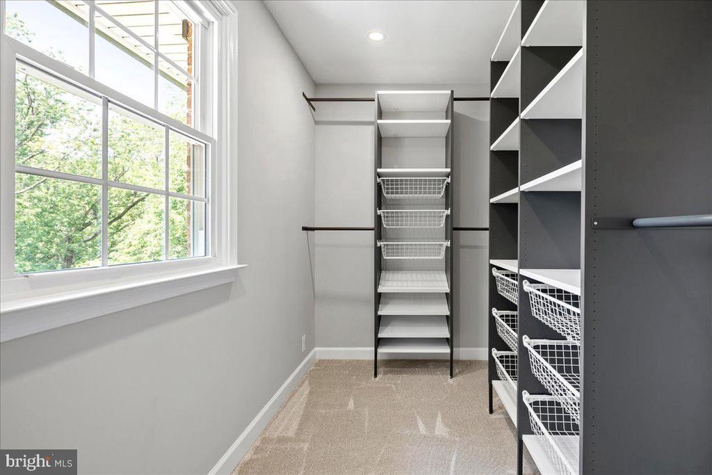353 GALLOP WOOD PLACE