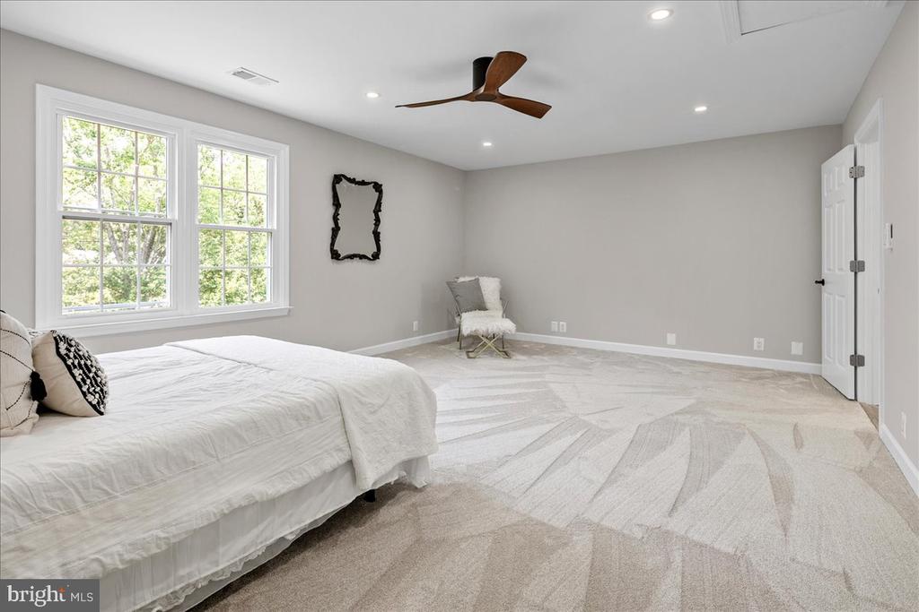 353 GALLOP WOOD PLACE