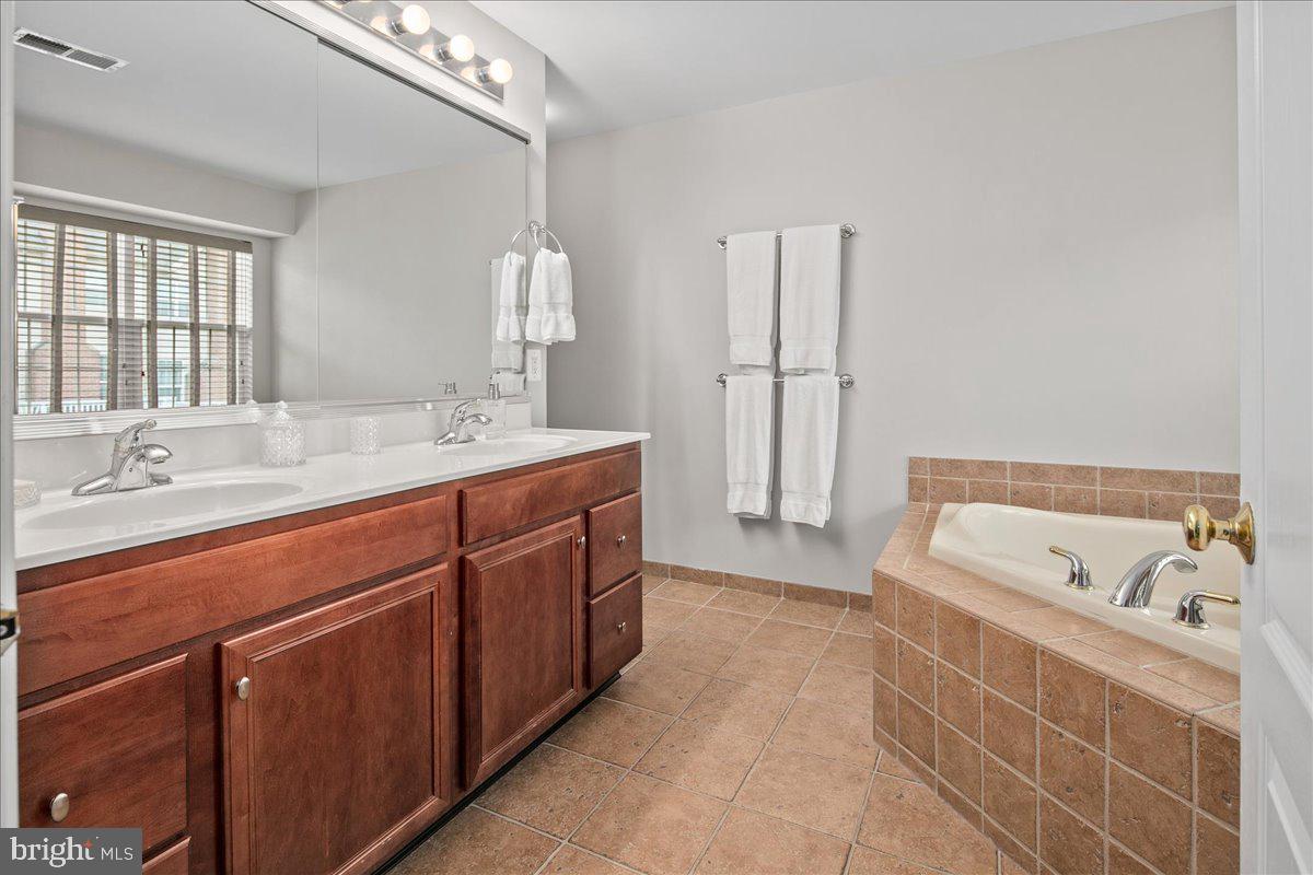 19595 ASPENDALE SQUARE