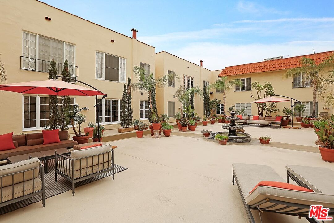 1345 N Hayworth Ave Unit: 1