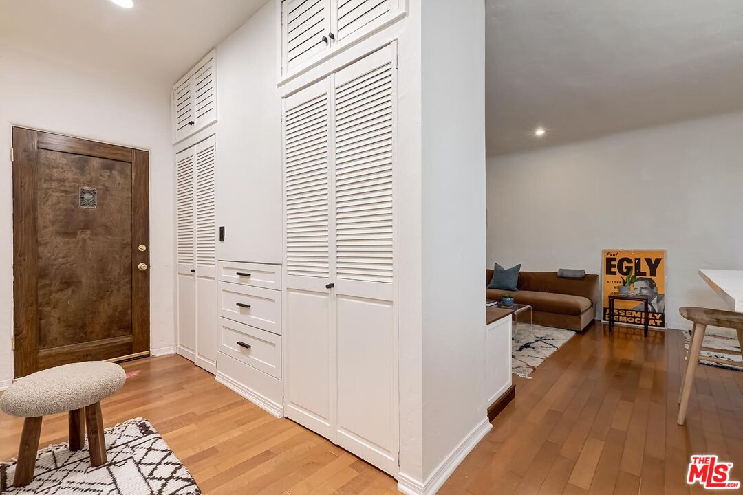 1345 N Hayworth Ave Unit: 1
