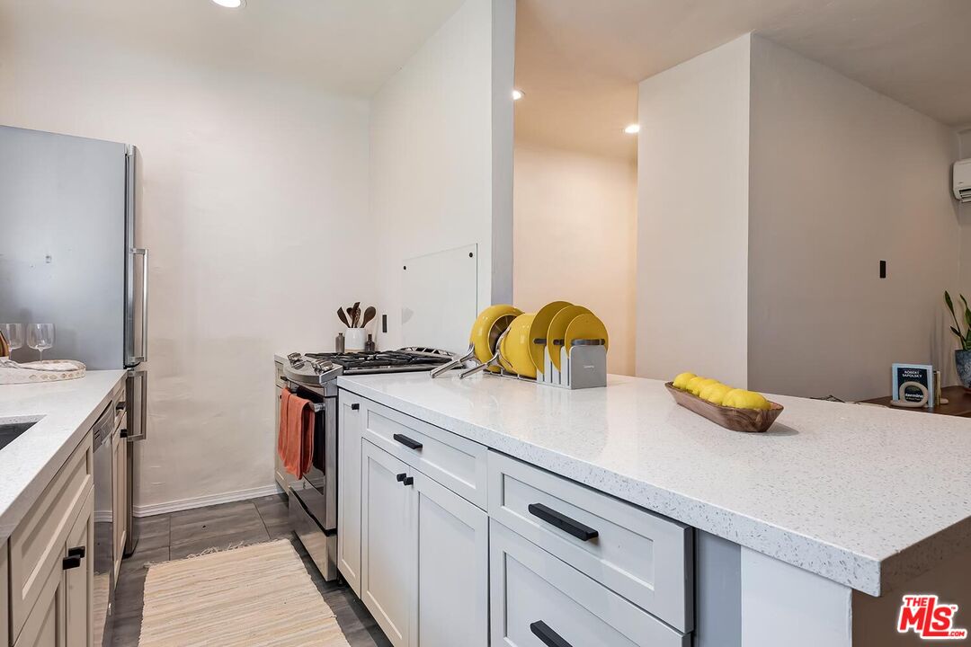 1345 N Hayworth Ave Unit: 1