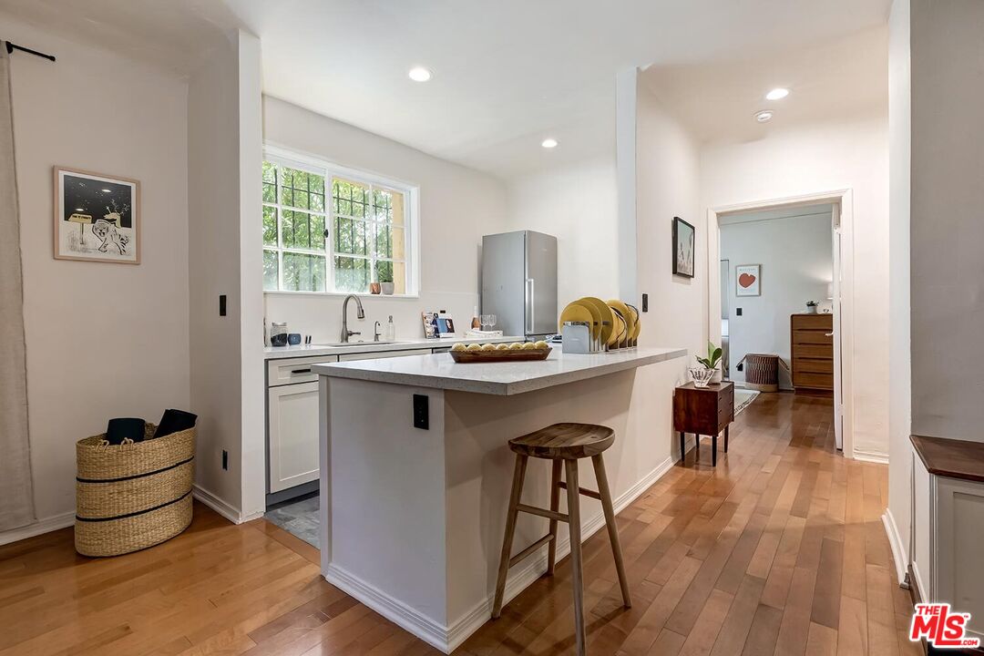 1345 N Hayworth Ave Unit: 1