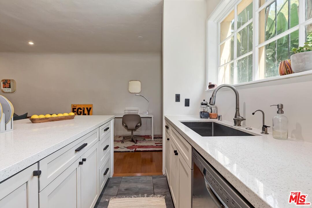 1345 N Hayworth Ave Unit: 1