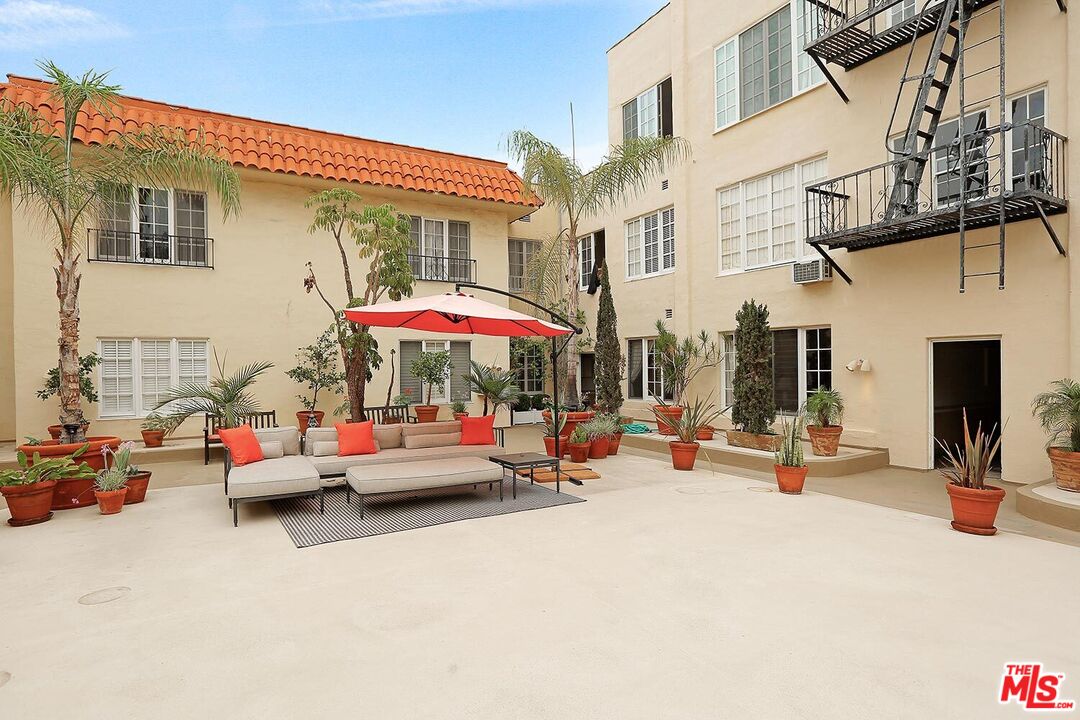 1345 N Hayworth Ave Unit: 1