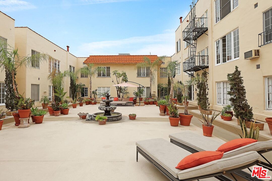 1345 N Hayworth Ave Unit: 1