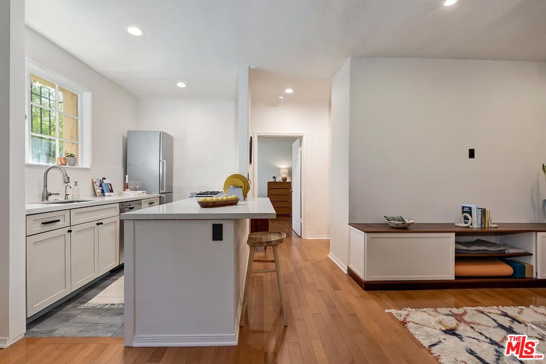 1345 N Hayworth Ave Unit: 1