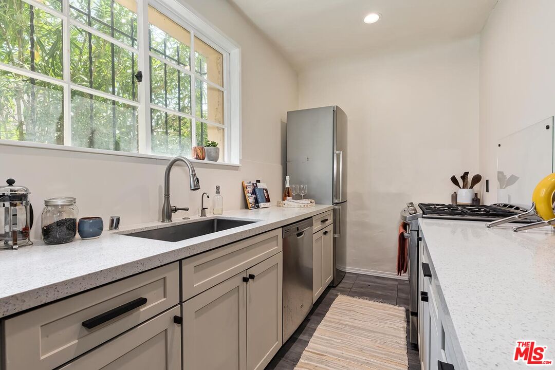 1345 N Hayworth Ave Unit: 1