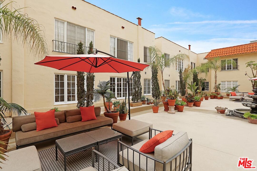 1345 N Hayworth Ave Unit: 1