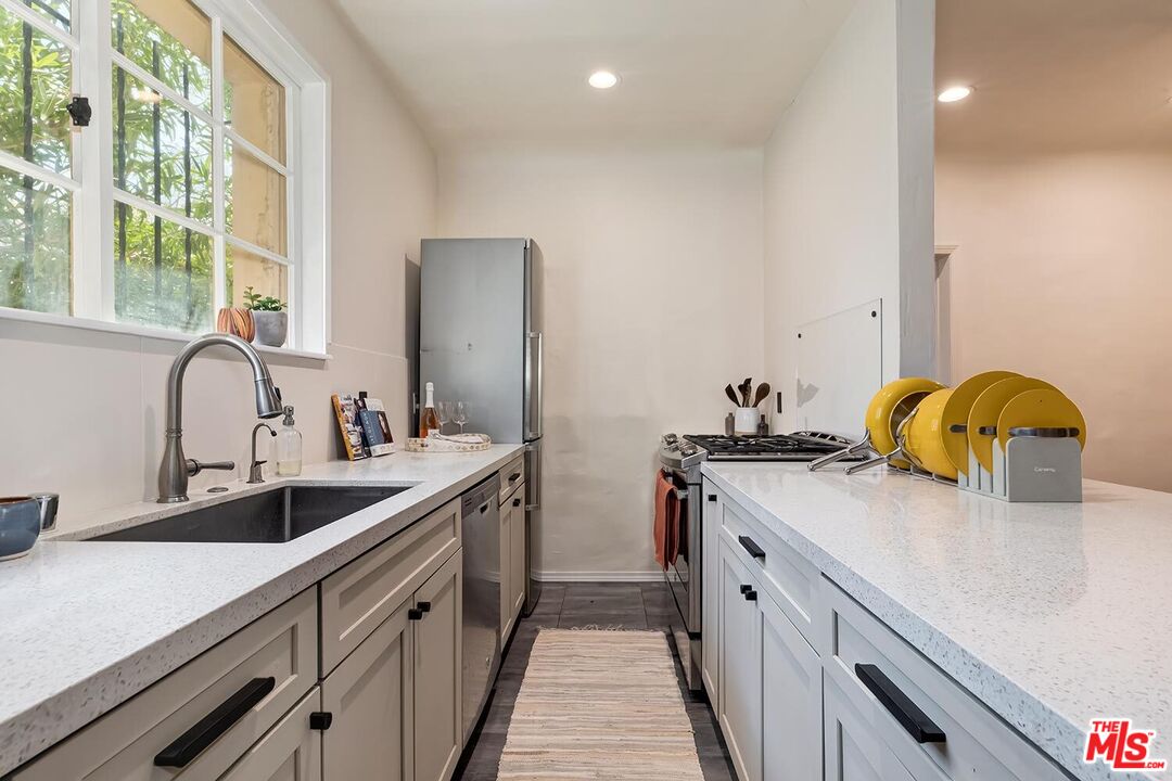 1345 N Hayworth Ave Unit: 1