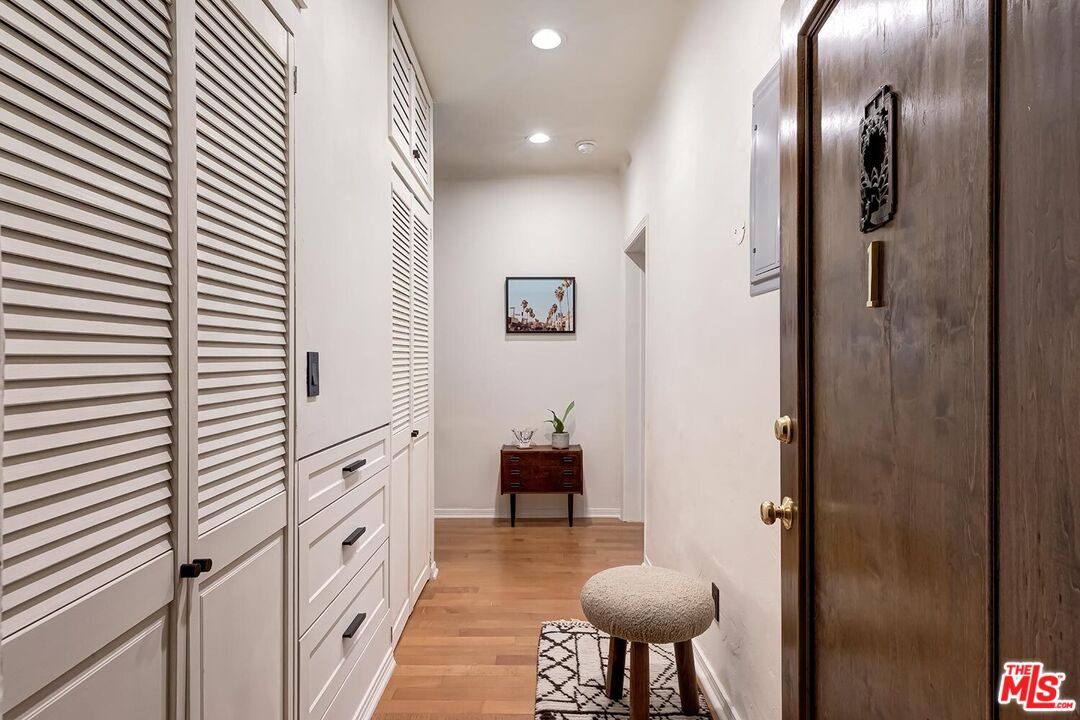 1345 N Hayworth Ave Unit: 1