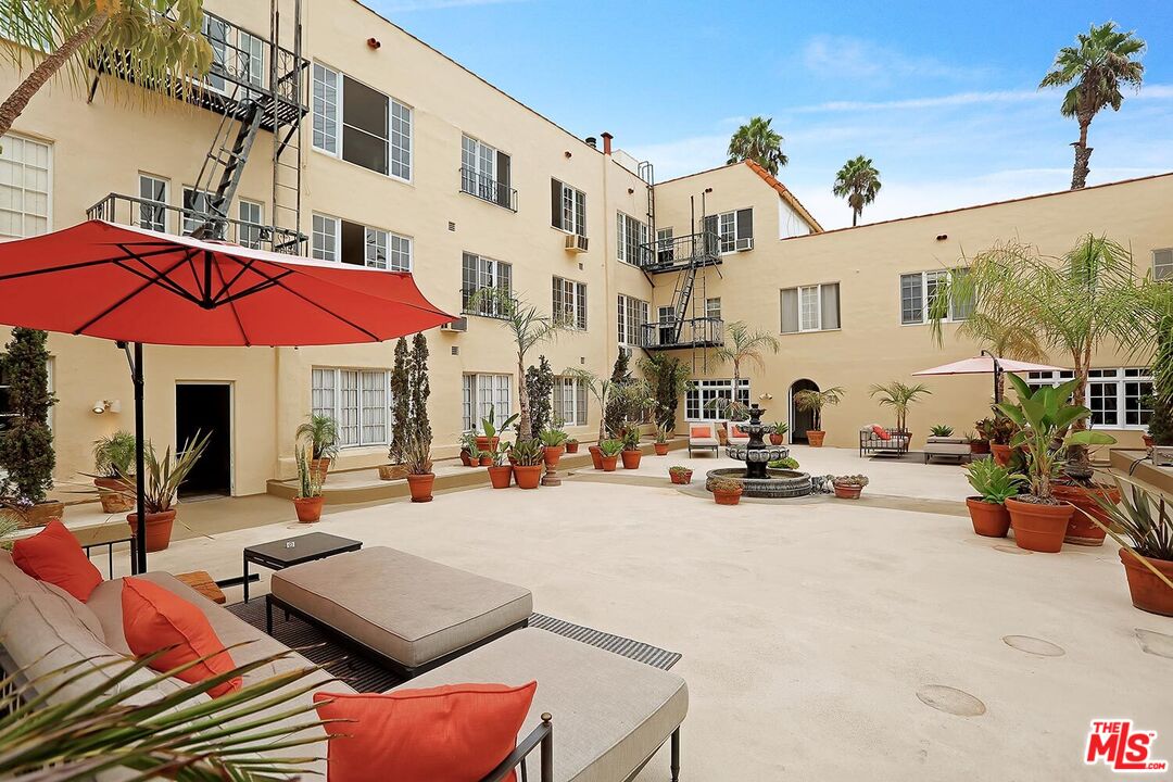 1345 N Hayworth Ave Unit: 1
