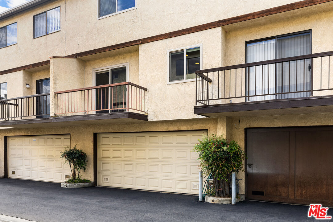 22525 Sherman Way Unit: 203