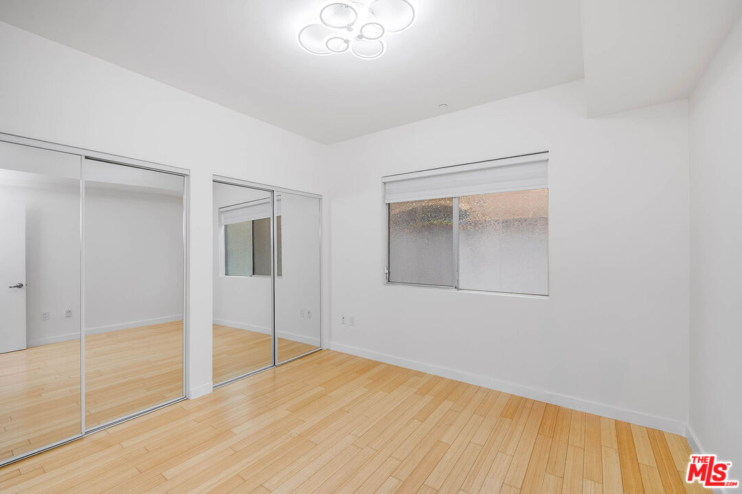 966 S St Andrews Pl Unit: 104