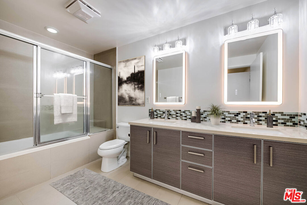 966 S St Andrews Pl Unit: 104