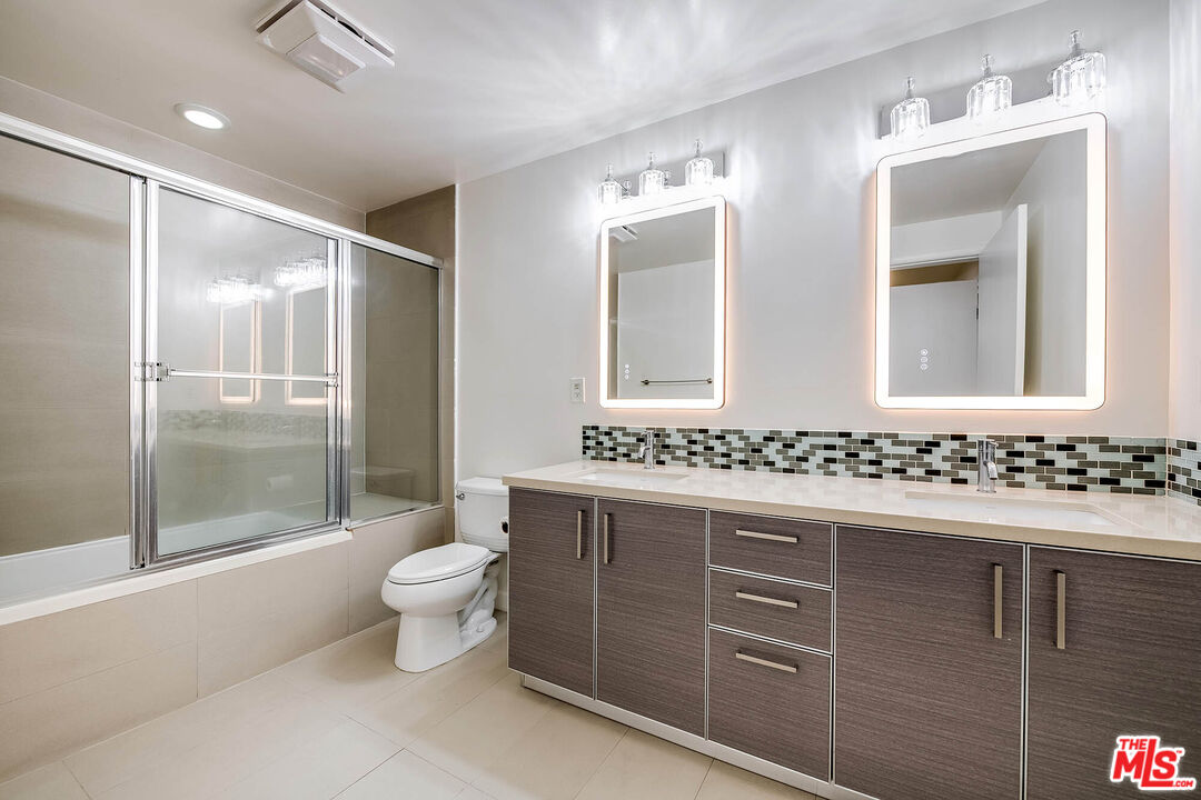 966 S St Andrews Pl Unit: 104