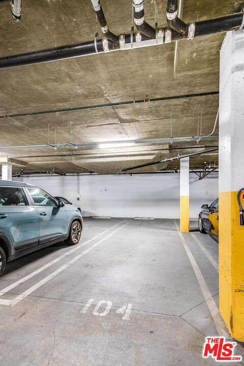 966 S St Andrews Pl Unit: 104