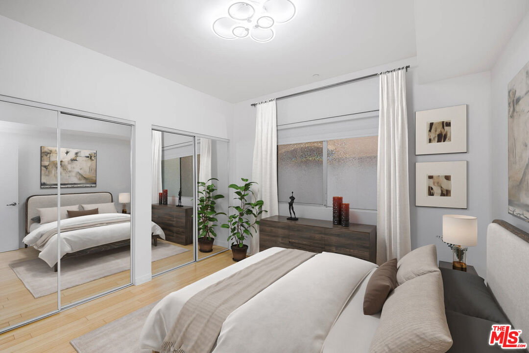 966 S St Andrews Pl Unit: 104