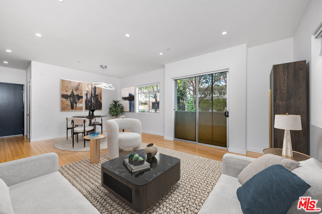 966 S St Andrews Pl Unit: 104