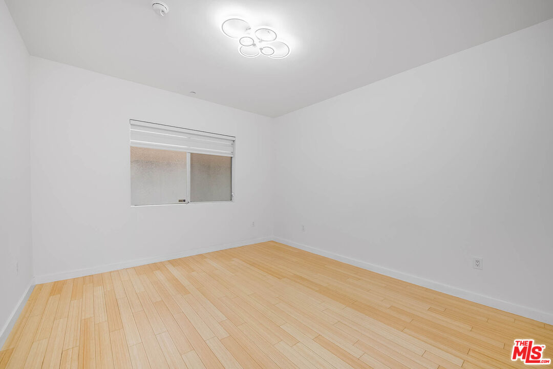 966 S St Andrews Pl Unit: 104