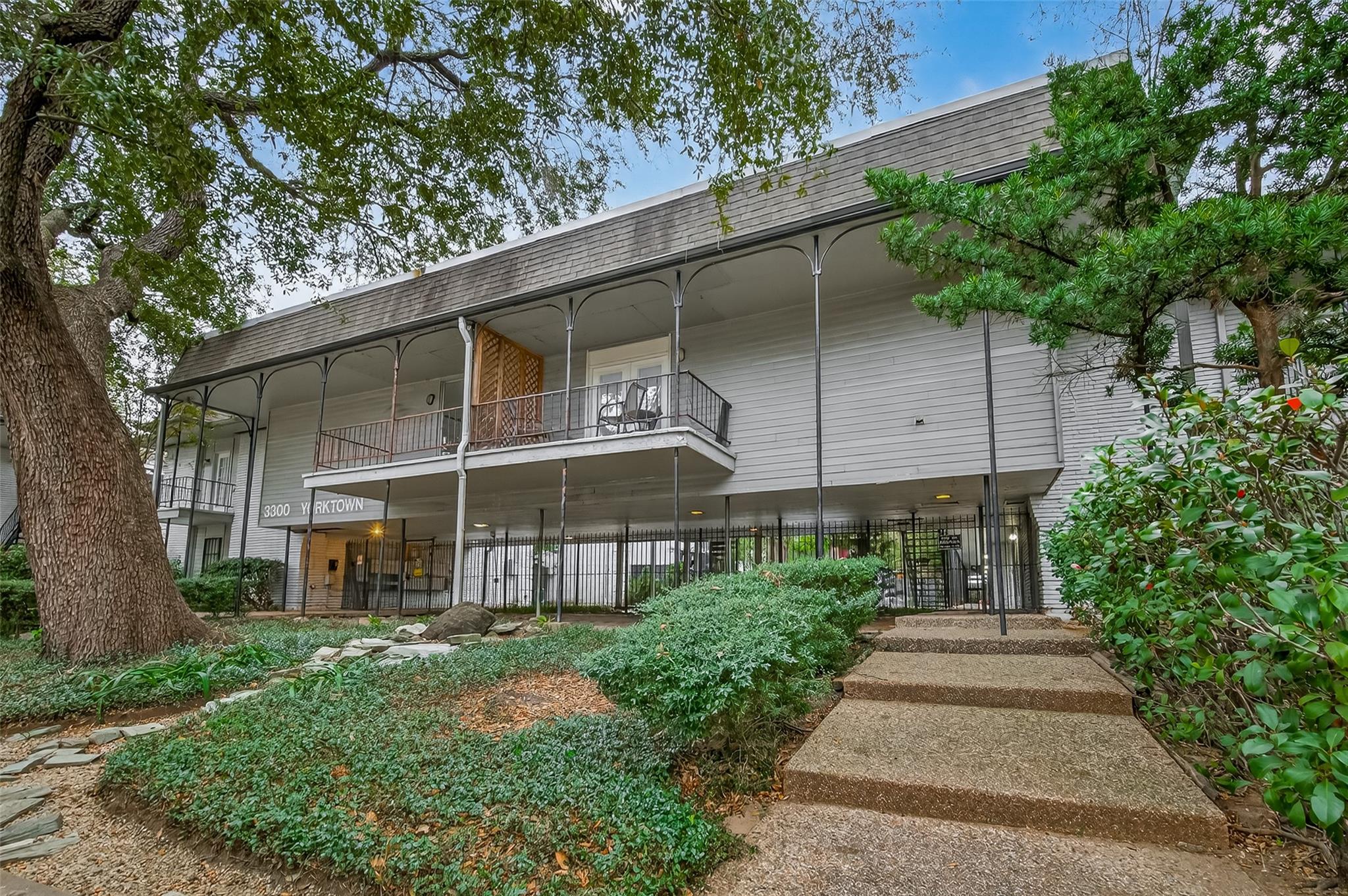 3300 Yorktown Street # 15