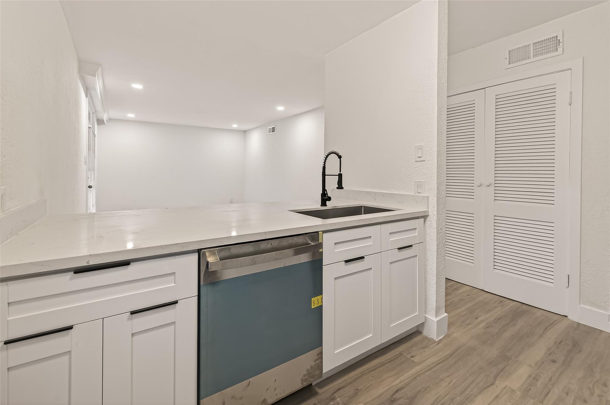 3300 Yorktown Street # 15