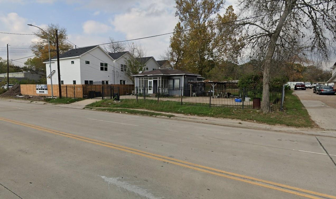 2122 W Little York Road