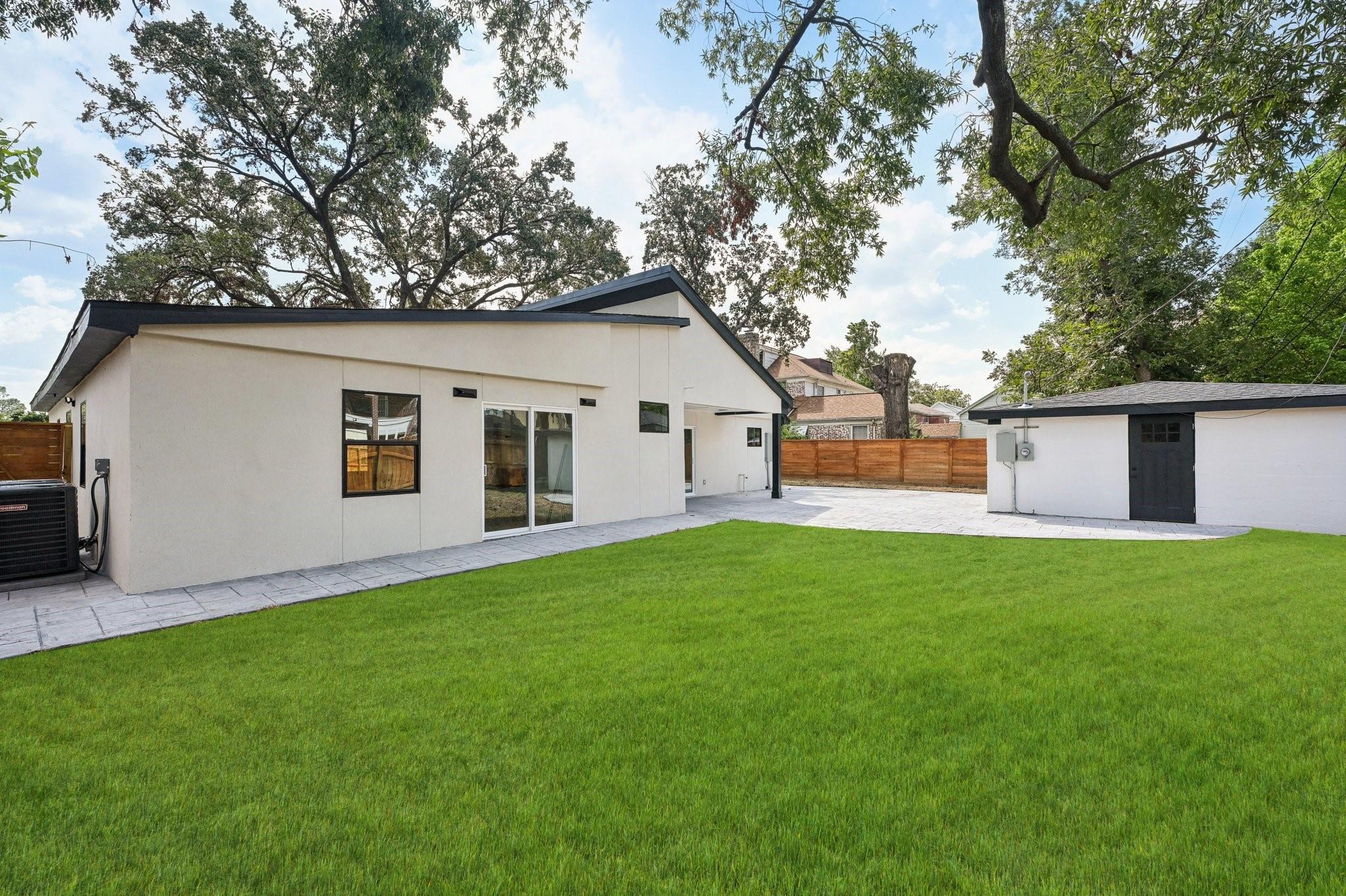 3729 Rio Vista Street