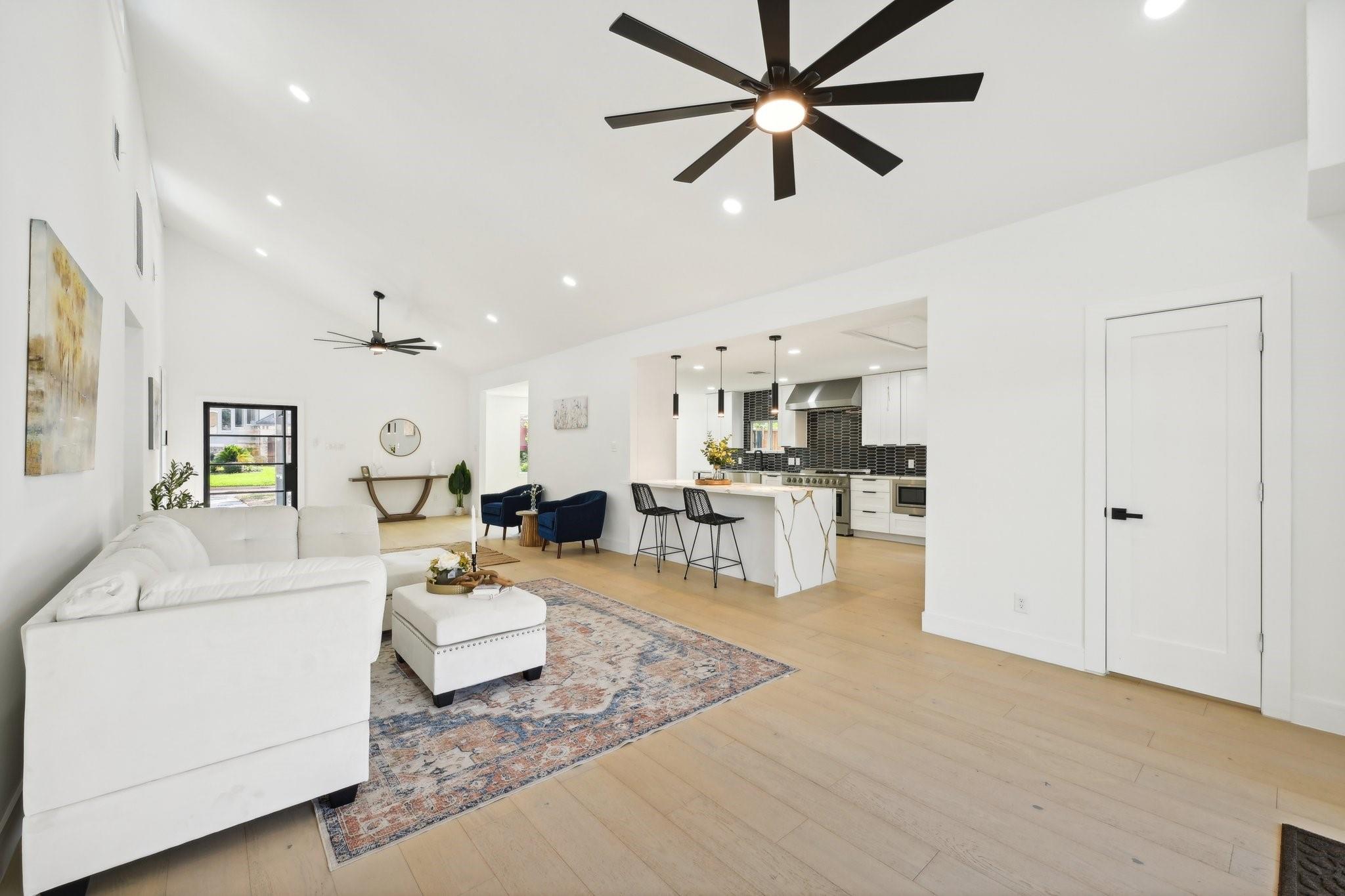 3729 Rio Vista Street