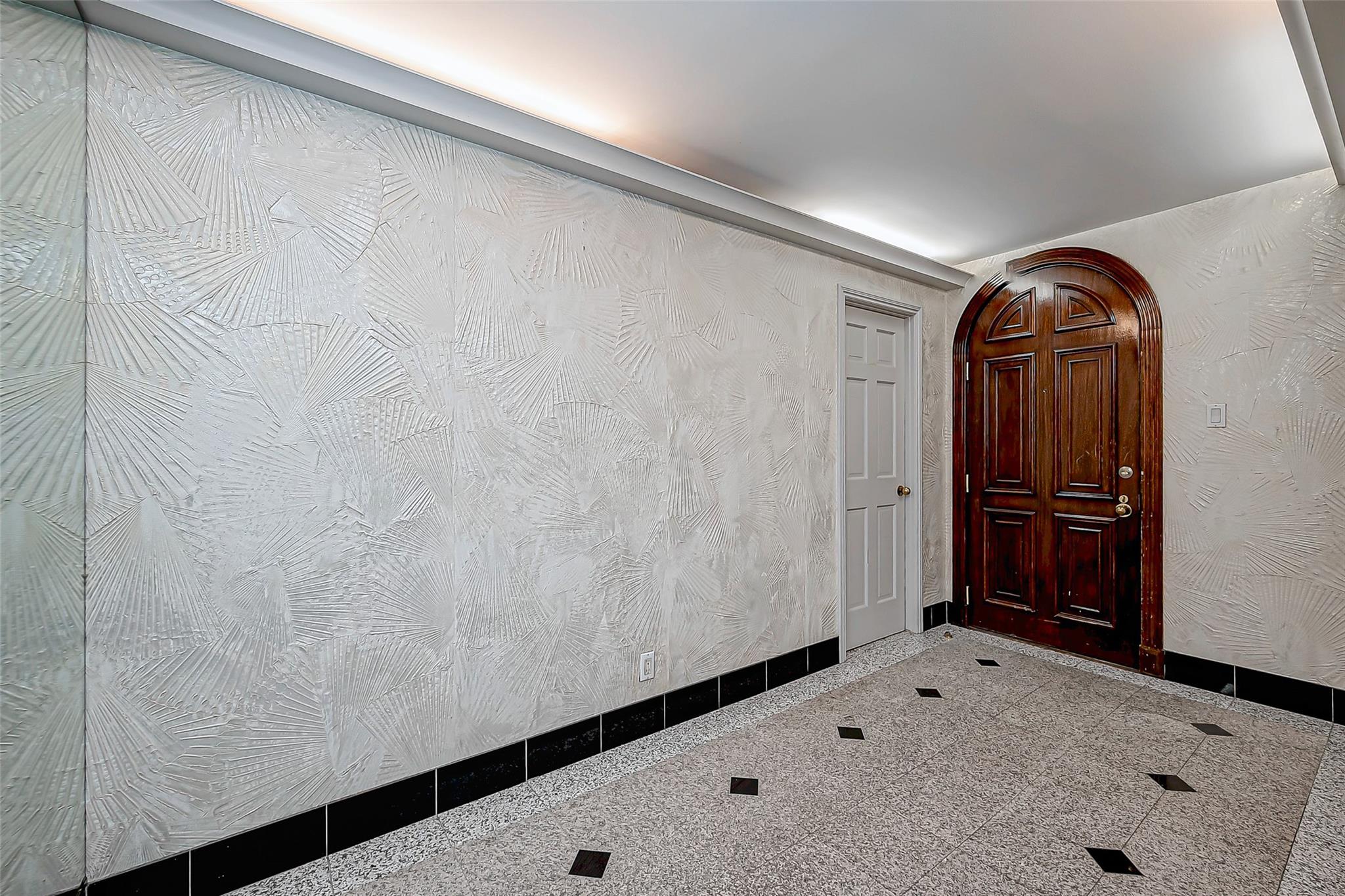 1111 Hermann Drive # 6E