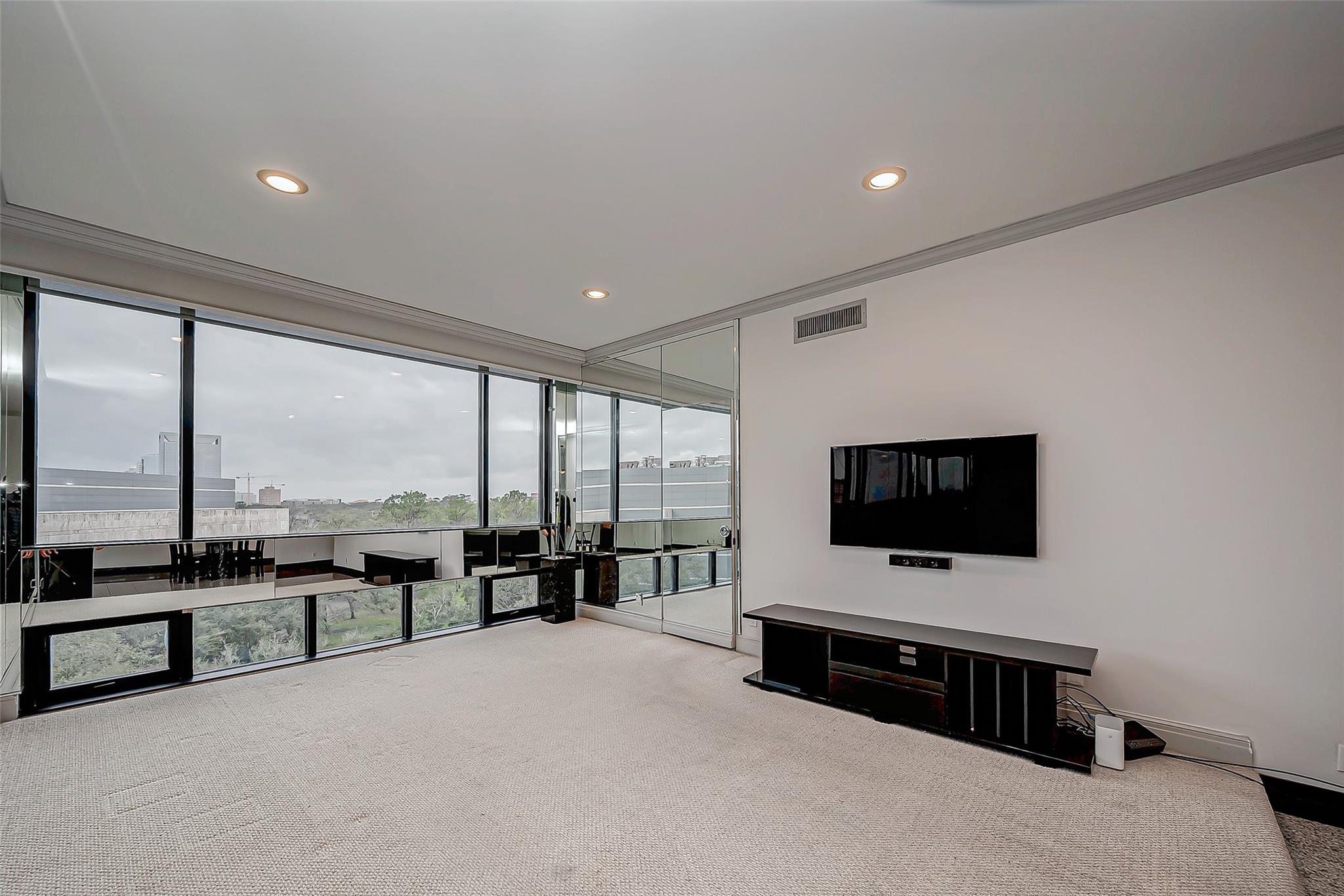 1111 Hermann Drive # 6E