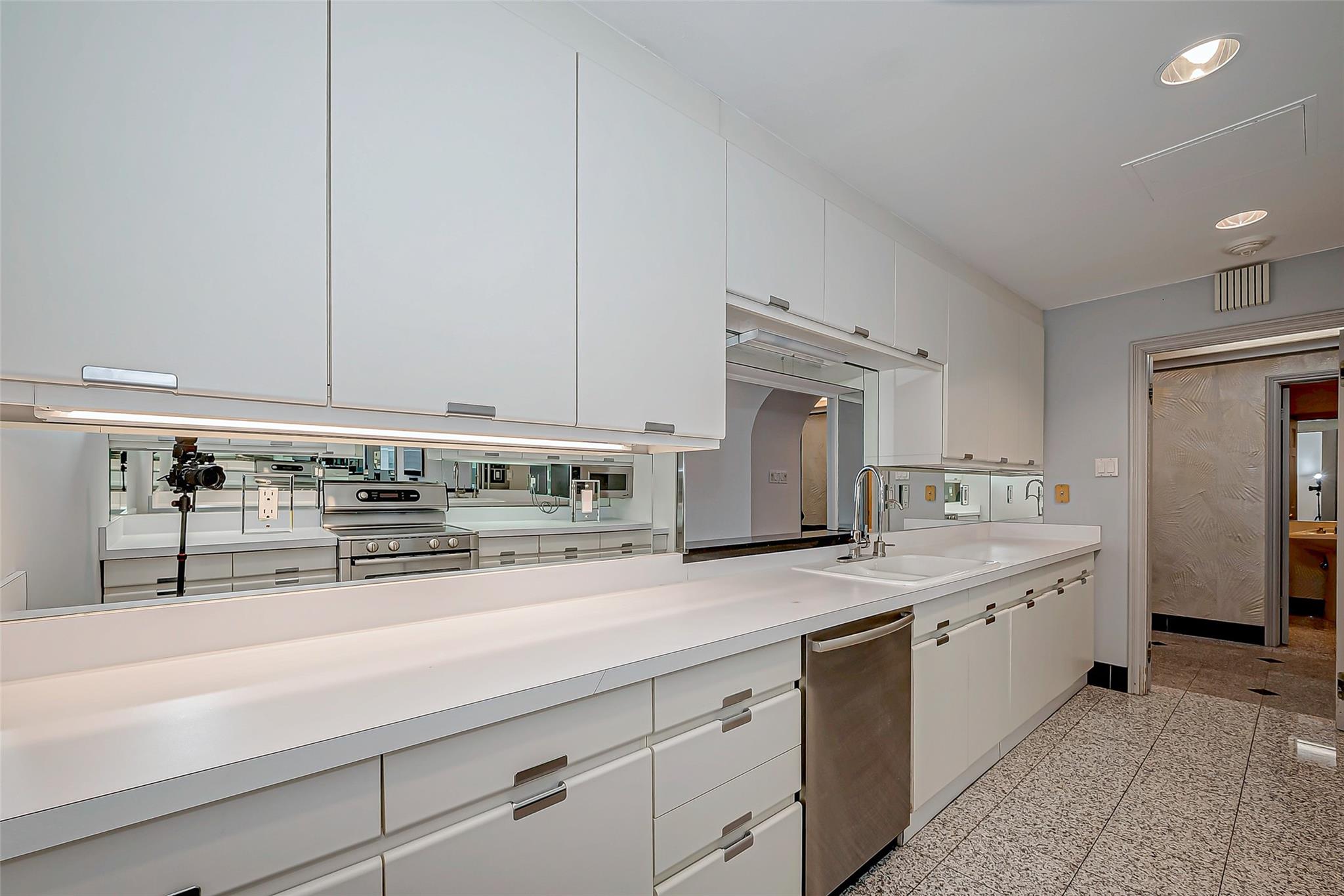 1111 Hermann Drive # 6E