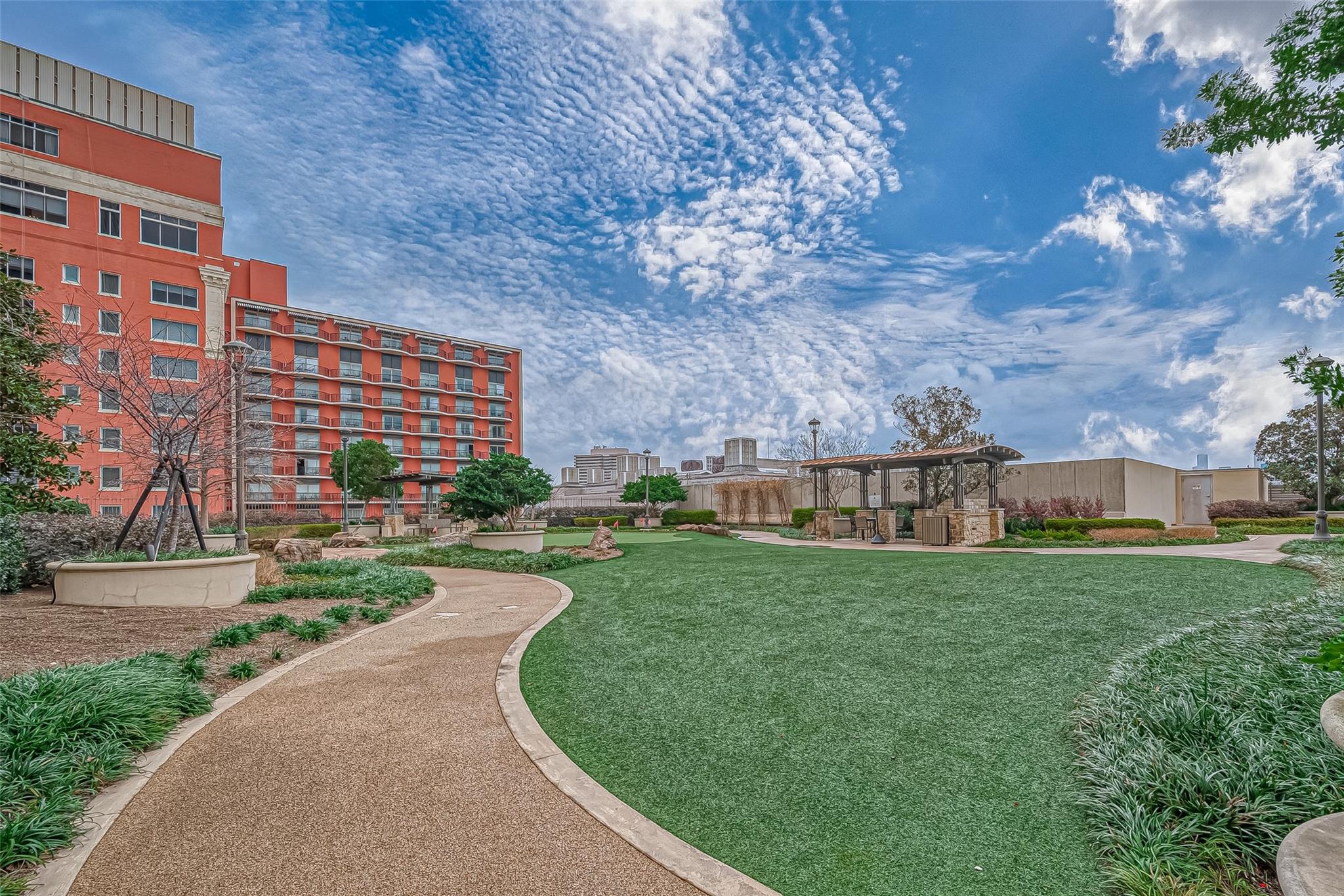 1111 Hermann Drive # 6E