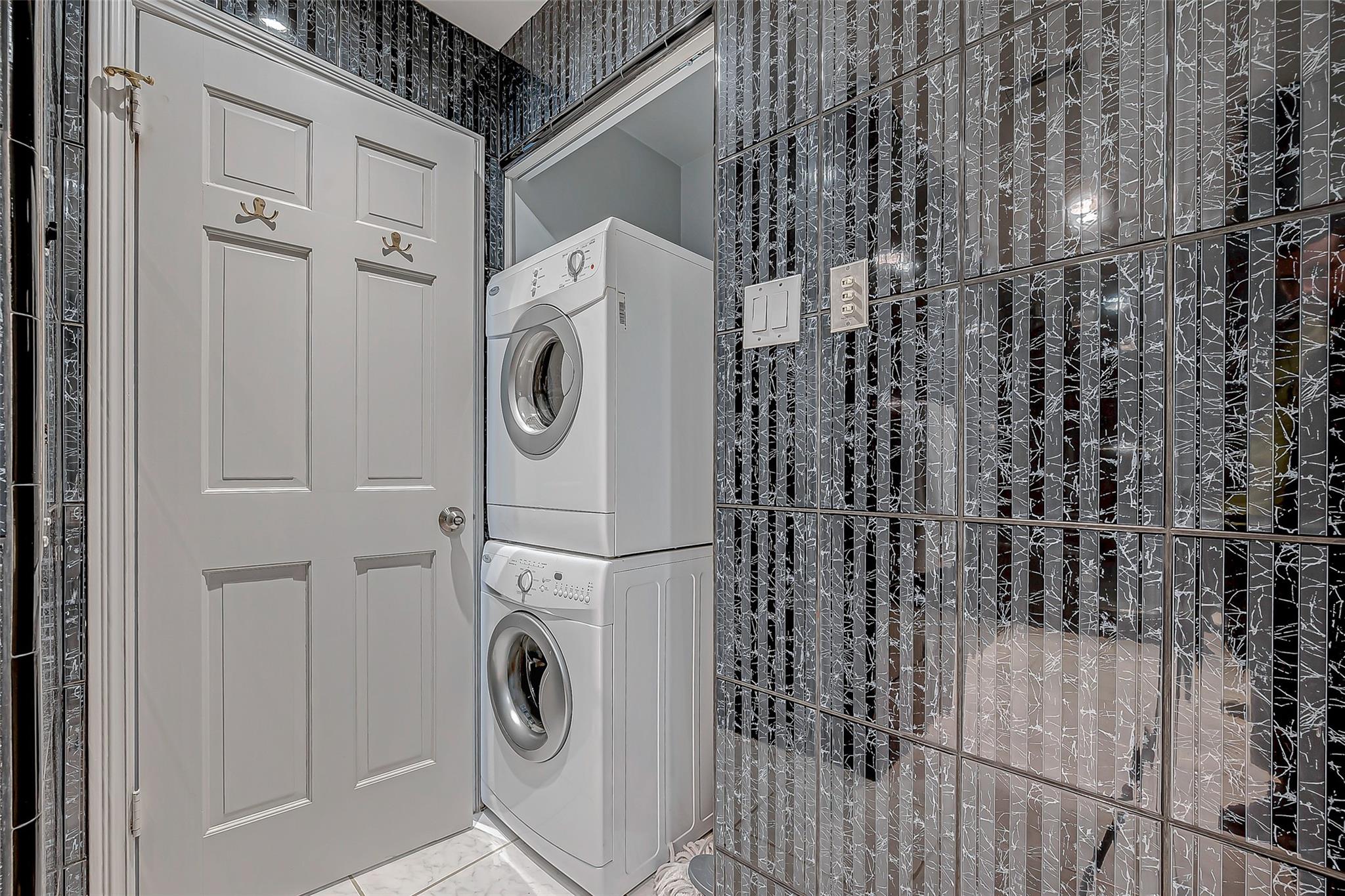 1111 Hermann Drive # 6E