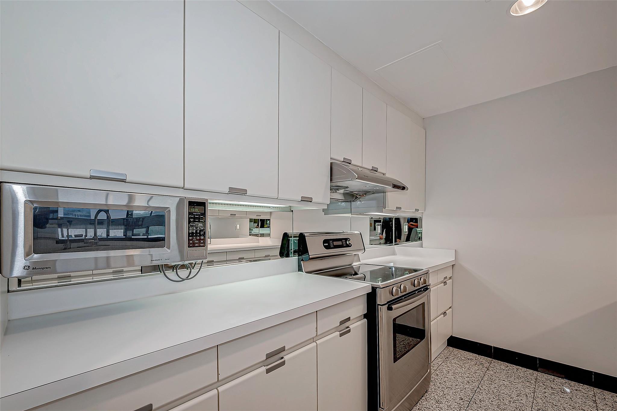 1111 Hermann Drive # 6E