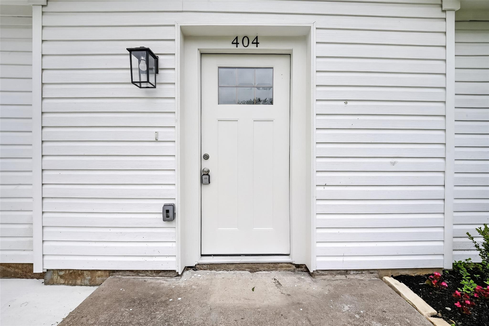 404 W Homan Street