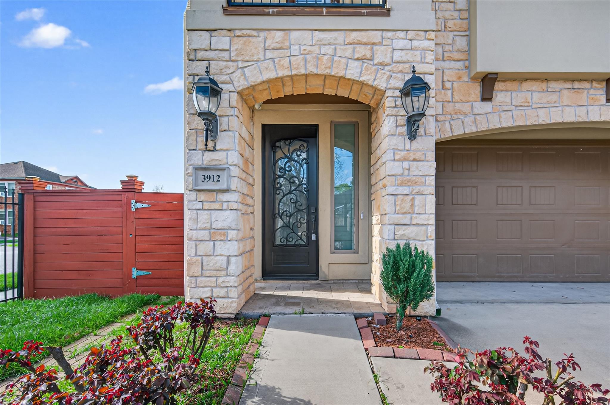 3912 Ennis Street