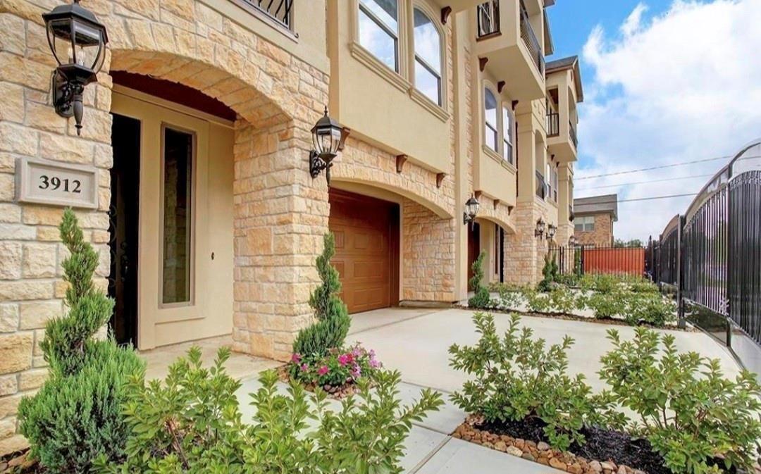 3912 Ennis Street
