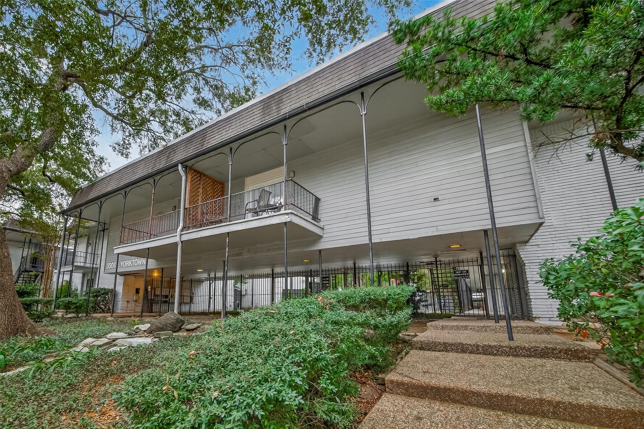 3300 Yorktown Street # 15