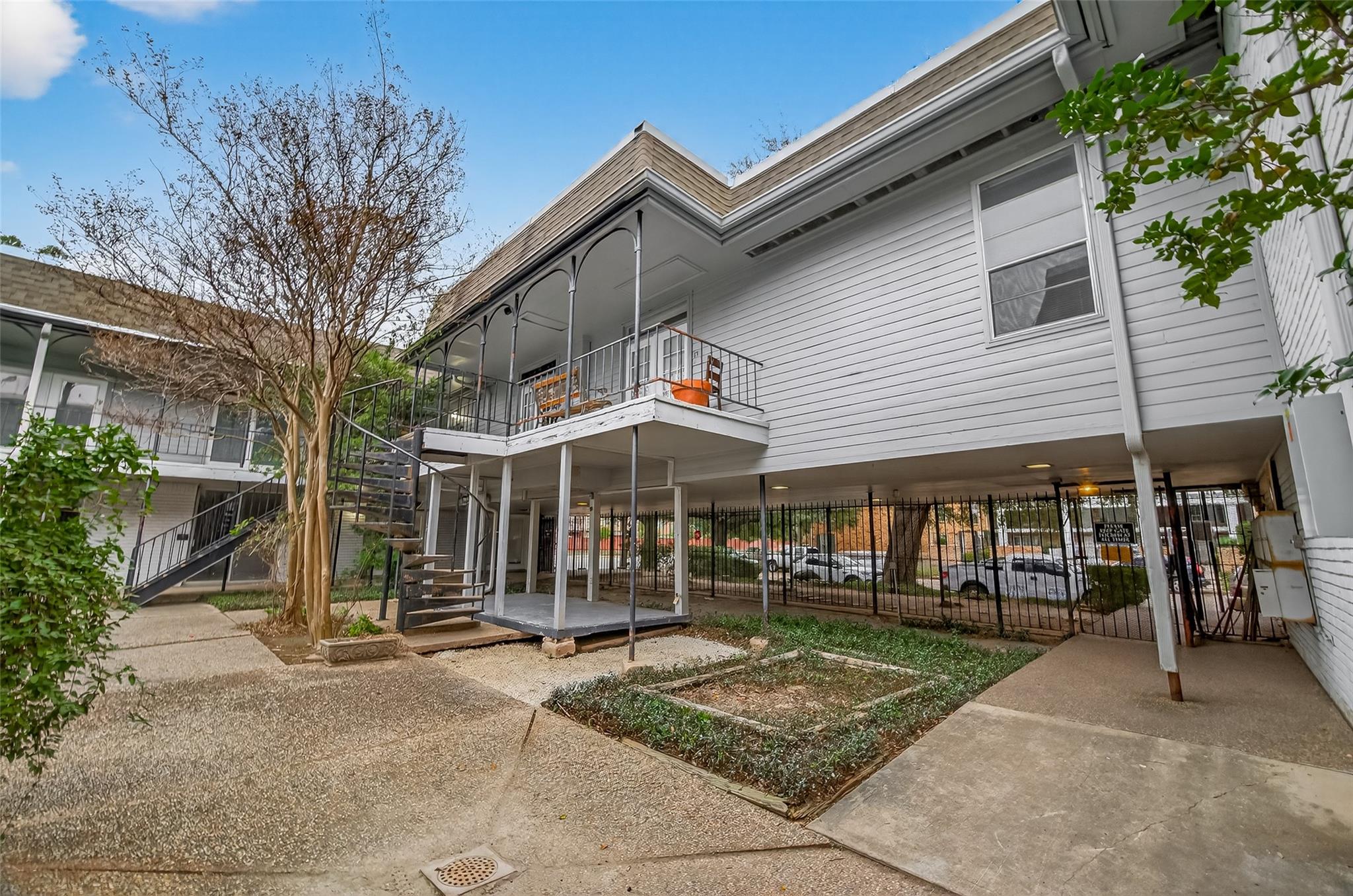 3300 Yorktown Street # 15