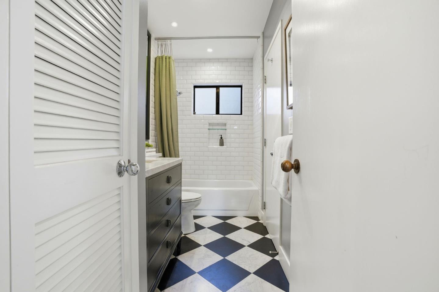 4250 El Camino Real C226